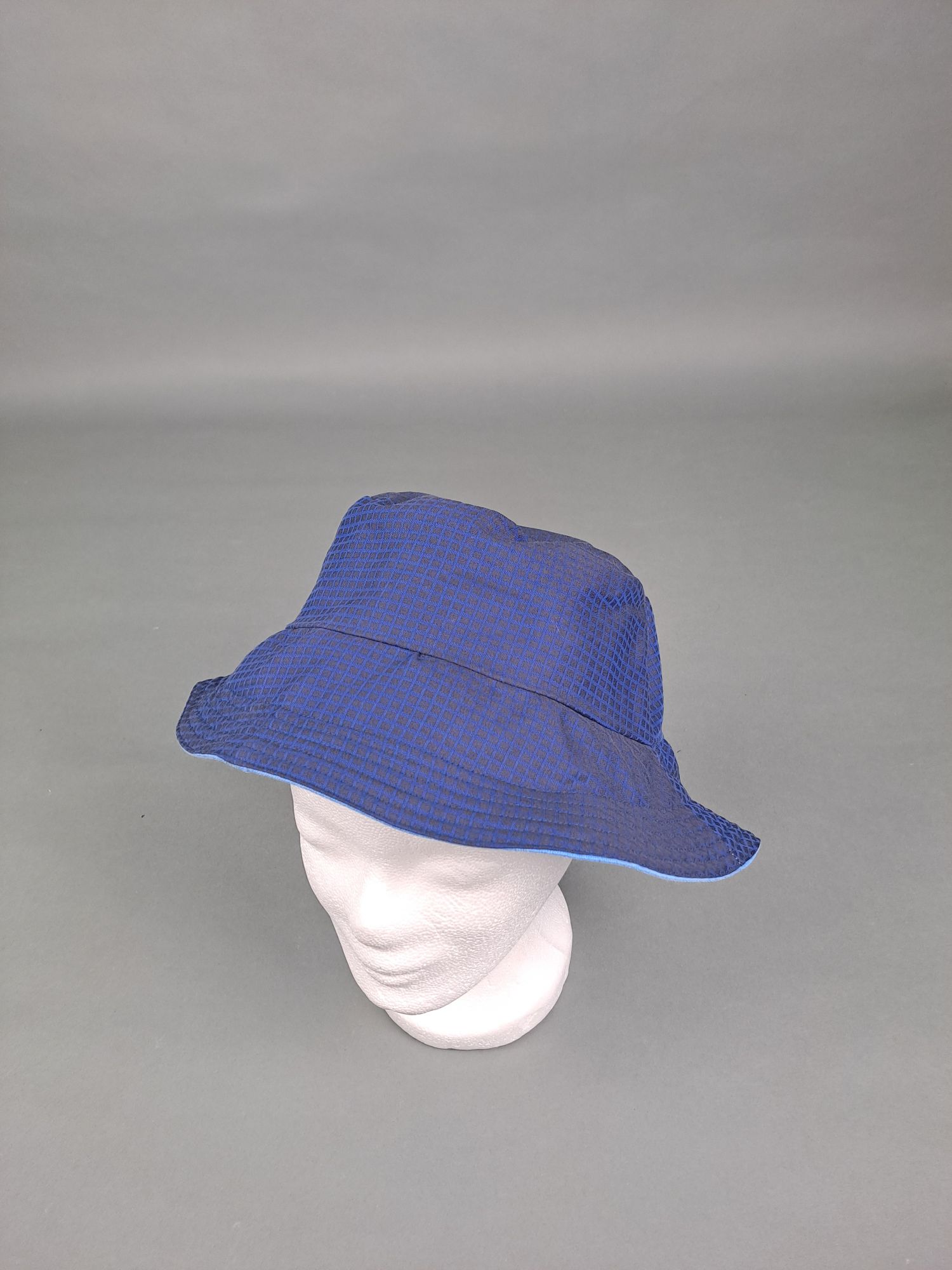 Bucket Hat aus Hemden recycelt, Seitenansicht
