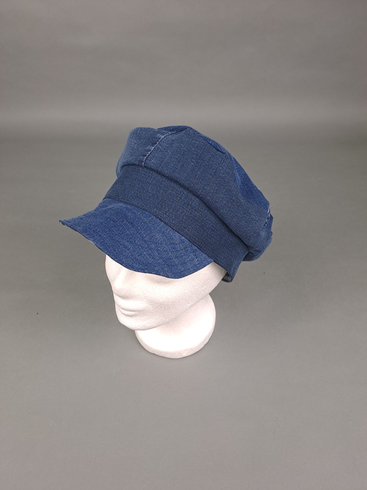 Bucket Hat recycelt auf Kopf aus Jeans