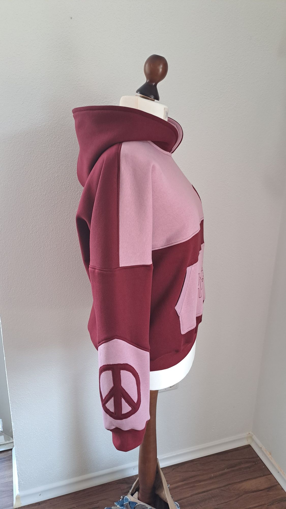 Hoodie auf Büste Seitenansicht
