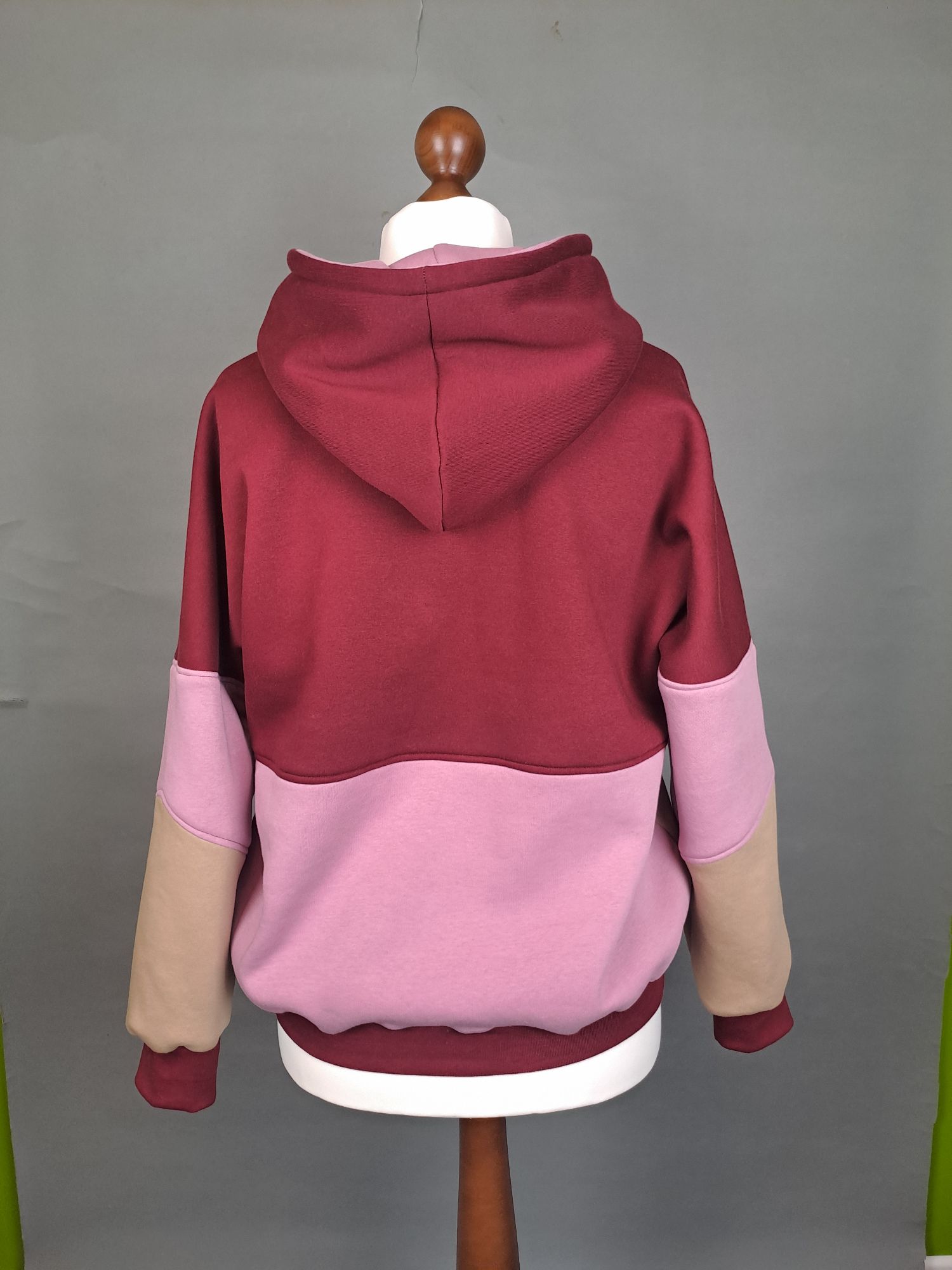 HipSoW Hoodie auf Büste Rückansicht