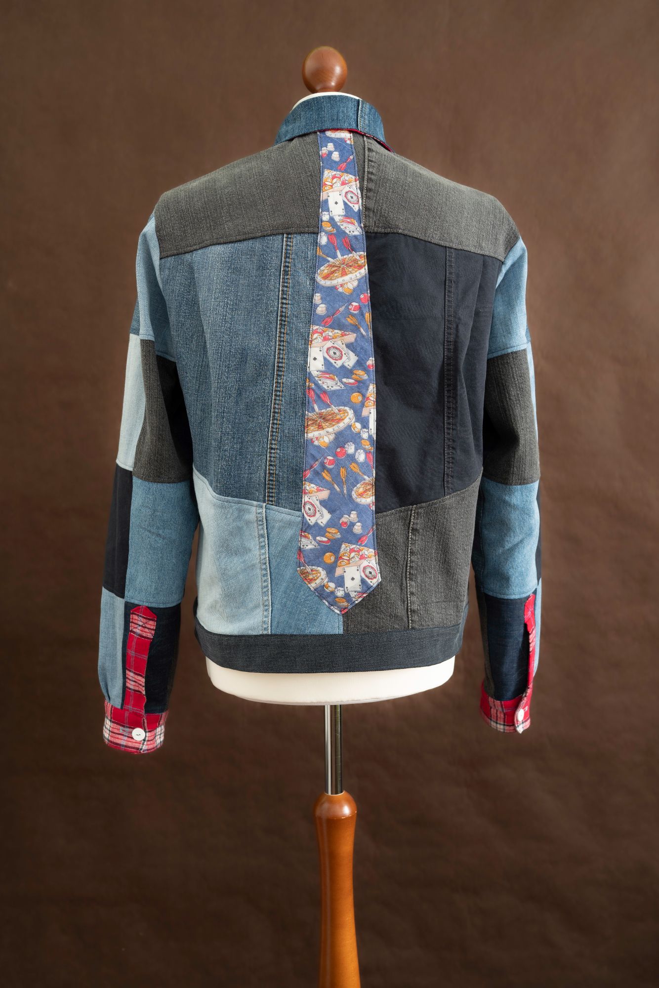 HipSoW Upcycling Jeansjacke auf Büste