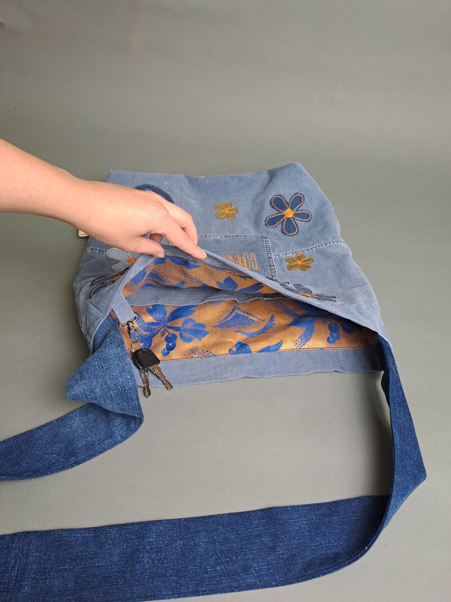 Upcycling Tragetasche aus Cordhose