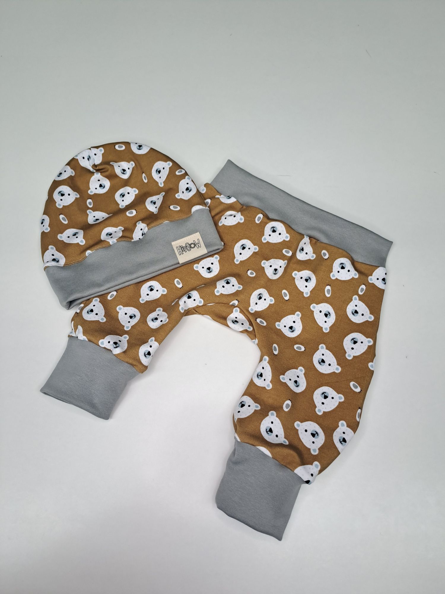 Babykleidung - süße Eisbär Pumphose mit passender Mütze.