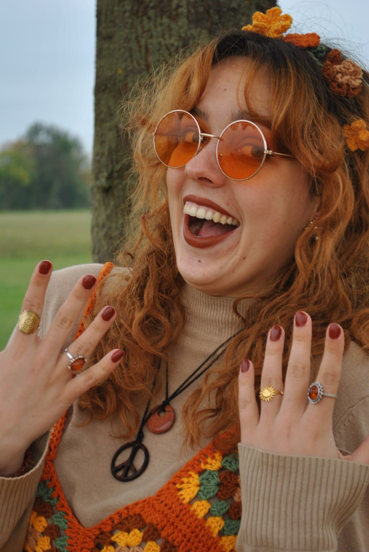 Hippie in freier Wildbahn - Die Blumenkrone auf meinem Kopf habe ich gehäkelt, damit ich einen nachhaltigen Blumenkra…